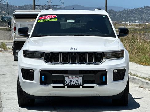 Used 2023 Jeep Grand Cherokee Overland w/ Advanced Protech Group III AWD/4WD image 9