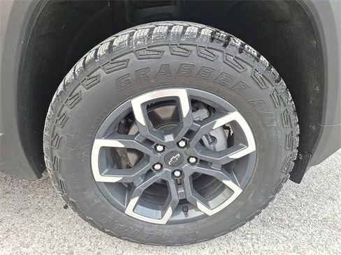 Certified 2025 Chevrolet Equinox ACTIV w/ Convenience Package III image 8