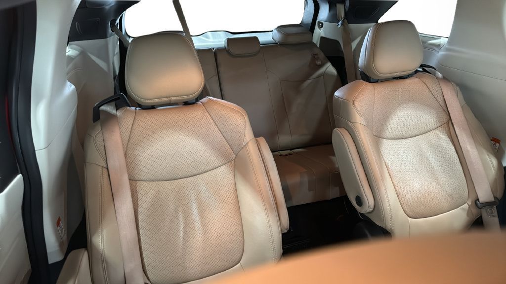 Used 2023 Toyota Sienna Limited AWD/4WD image 15