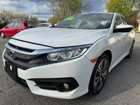 Used 2017 Honda Civic EX-T image 2