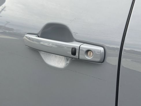 Used 2025 Nissan Frontier PRO-4X image 30