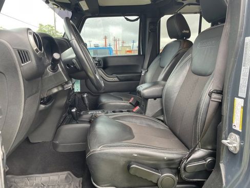 Used 2017 Jeep Wrangler Unlimited Sport image 8