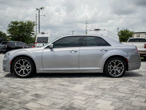 Used 2018 Chrysler 300 S w/ 300S Premium Group RWD image 4