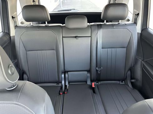 Used 2023 Volkswagen Tiguan SE image 15