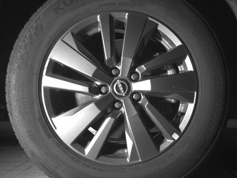 Used 2025 Nissan Pathfinder SV image 13