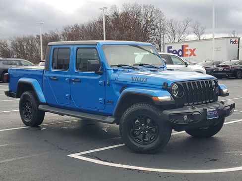 Used 2022 Jeep Gladiator Willys image 2