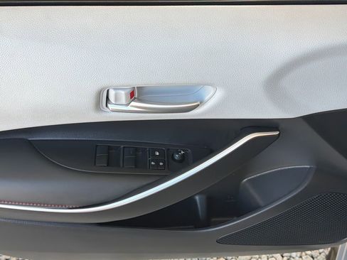 Used 2024 Toyota Corolla SE image 3