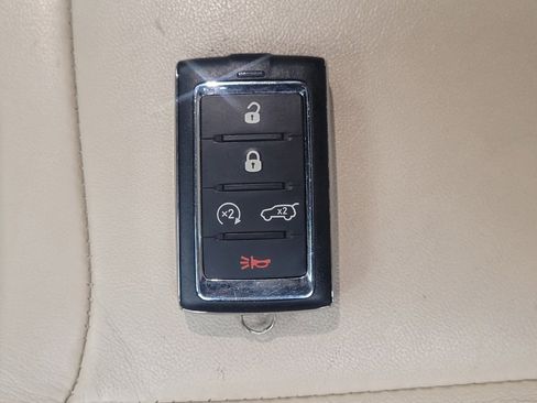 Used 2022 Jeep Grand Cherokee Limited 4xe AWD/4WD image 32