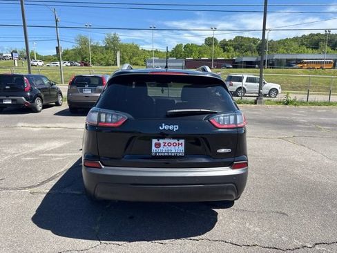 Used 2019 Jeep Cherokee Latitude Plus w/ Cold Weather Group FWD image 7