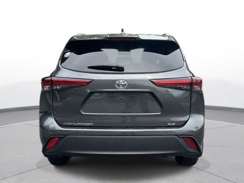 Used 2023 Toyota Highlander XLE FWD image 7