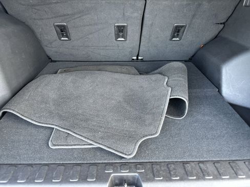 Used 2024 GMC Terrain SLT image 21