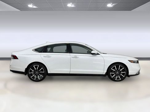 Used 2024 Honda Accord Touring image 8