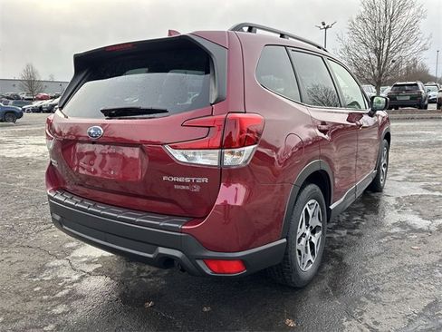 Used 2023 Subaru Forester Premium w/ Popular Package #3 image 11