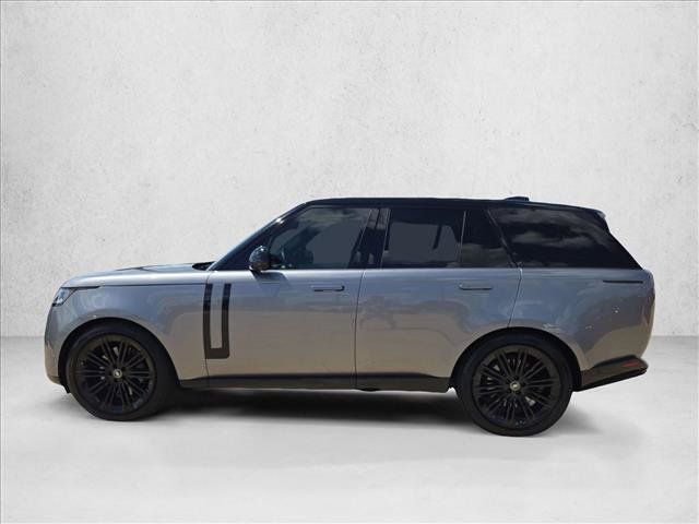 Used 2025 Land Rover Range Rover SE AWD/4WD image 8