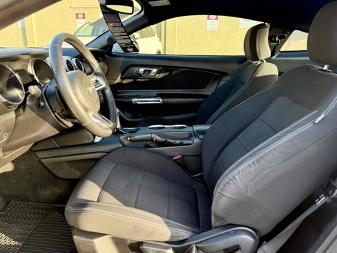 Used 2017 Ford Mustang Coupe RWD image 17