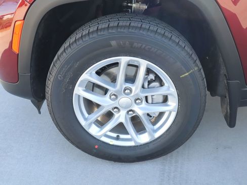 New 2026 Jeep Grand Cherokee Laredo image 18