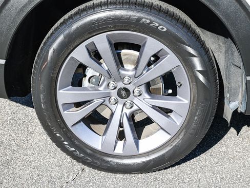 Used 2022 Ford Explorer XLT w/ Equipment Group 202A image 14