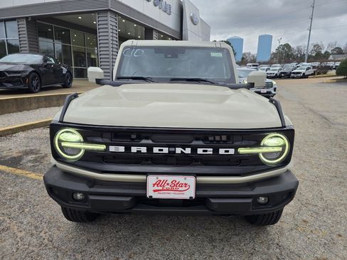 New 2025 Ford Bronco Outer Banks image 2