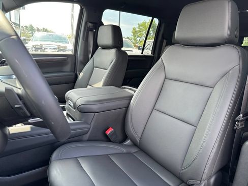 New 2026 Chevrolet Suburban LT AWD/4WD image 18