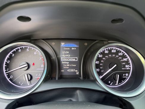 Used 2018 Toyota Camry LE FWD image 16