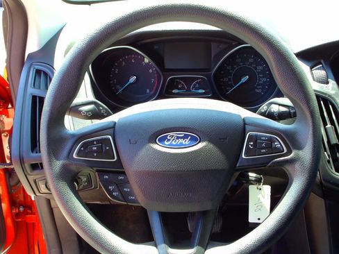 Used 2017 Ford Focus SE FWD image 11