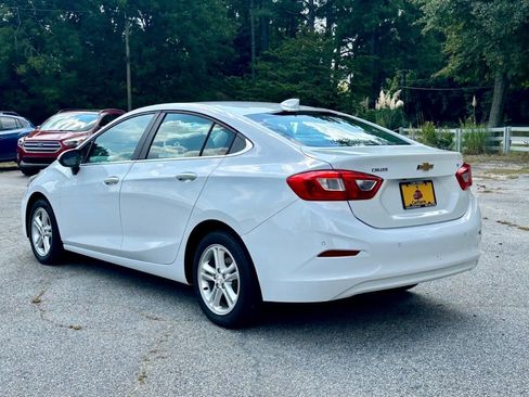Used 2017 Chevrolet Cruze LT w/ Convenience Package FWD image 5