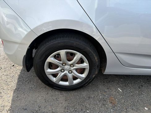 Used 2012 Hyundai Accent GS FWD image 5
