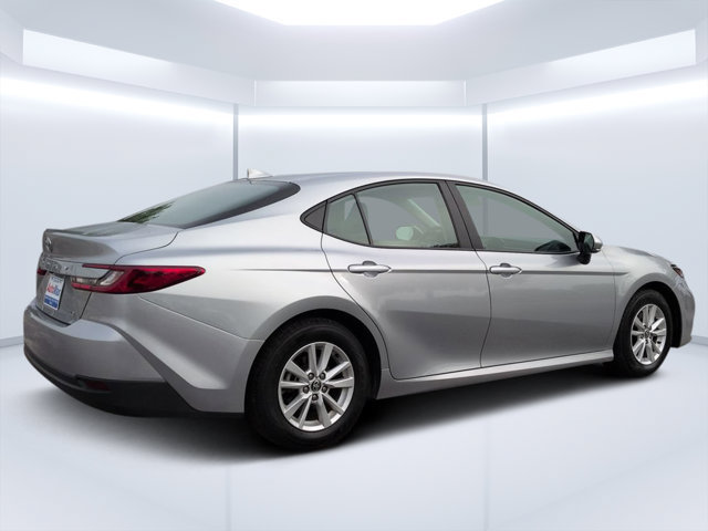 Used 2025 Toyota Camry LE FWD image 3