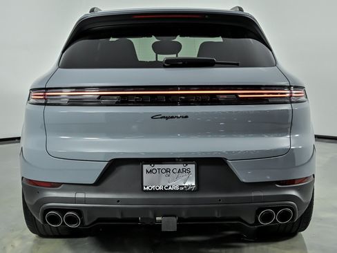 Used 2025 Porsche Cayenne AWD/4WD image 8