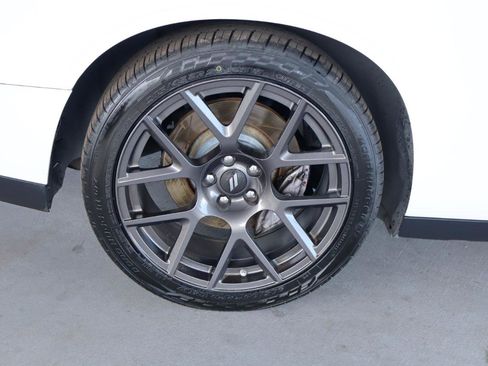 Used 2017 Dodge Challenger R/T Scat Pack w/ Leather Interior Group RWD image 5