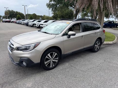Used 2018 Subaru Outback 3.6R Limited AWD/4WD image 13