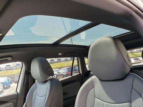 New 2026 Volkswagen Tiguan SEL R-Line AWD/4WD image 7