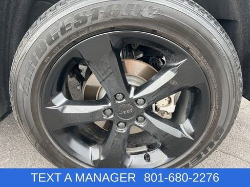 Used 2023 Jeep Grand Cherokee Altitude AWD/4WD image 3