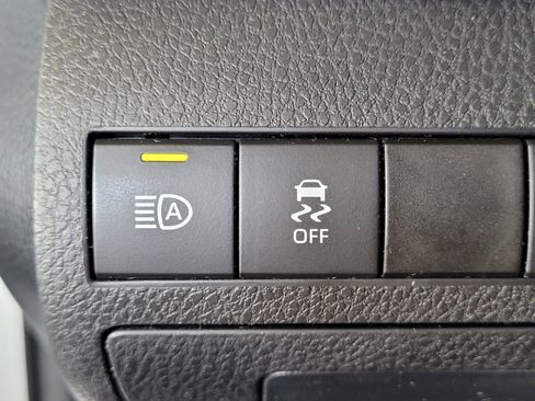 Used 2021 Toyota Camry SE w/ Convenience Package FWD image 8