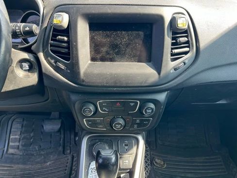 Used 2018 Jeep Compass Latitude w/ Popular Equipment Group AWD/4WD image 17
