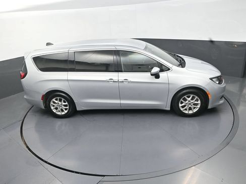 Used 2022 Chrysler Voyager LX FWD image 20