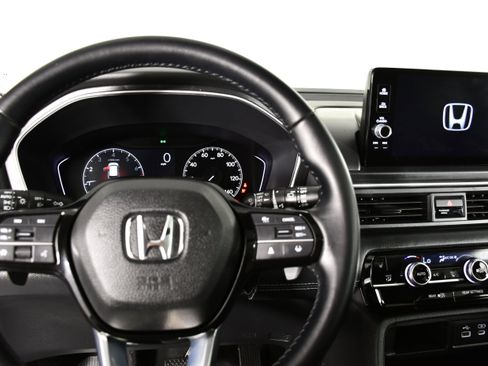 Certified 2025 Honda Pilot Touring image 17