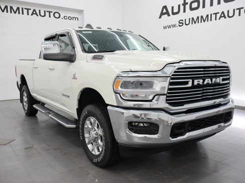 Used 2024 RAM 2500 Laramie AWD/4WD image 2