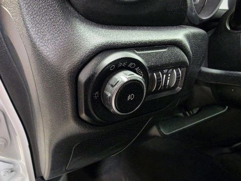 Used 2018 Jeep Wrangler Unlimited Sahara AWD/4WD image 26