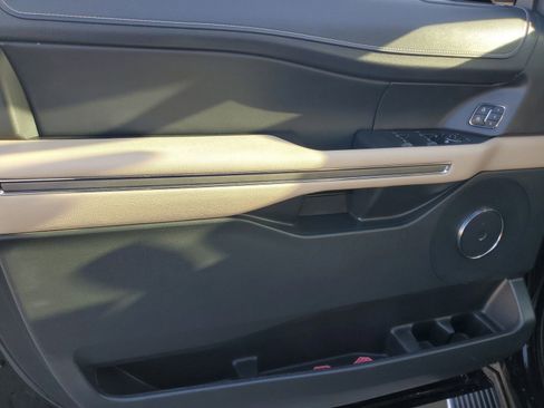 Used 2022 Ford Expedition XLT image 21