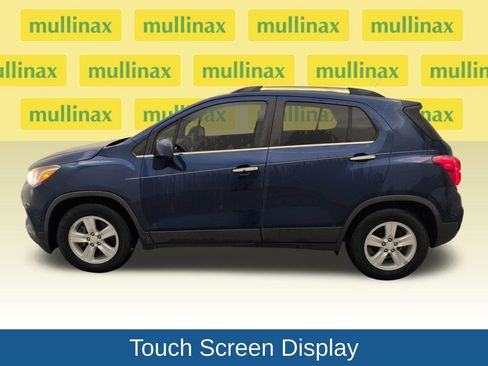 Used 2017 Chevrolet Trax LT w/ LT Convenience Package FWD image 8
