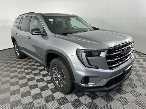 Used 2025 GMC Acadia Elevation AWD/4WD image 2