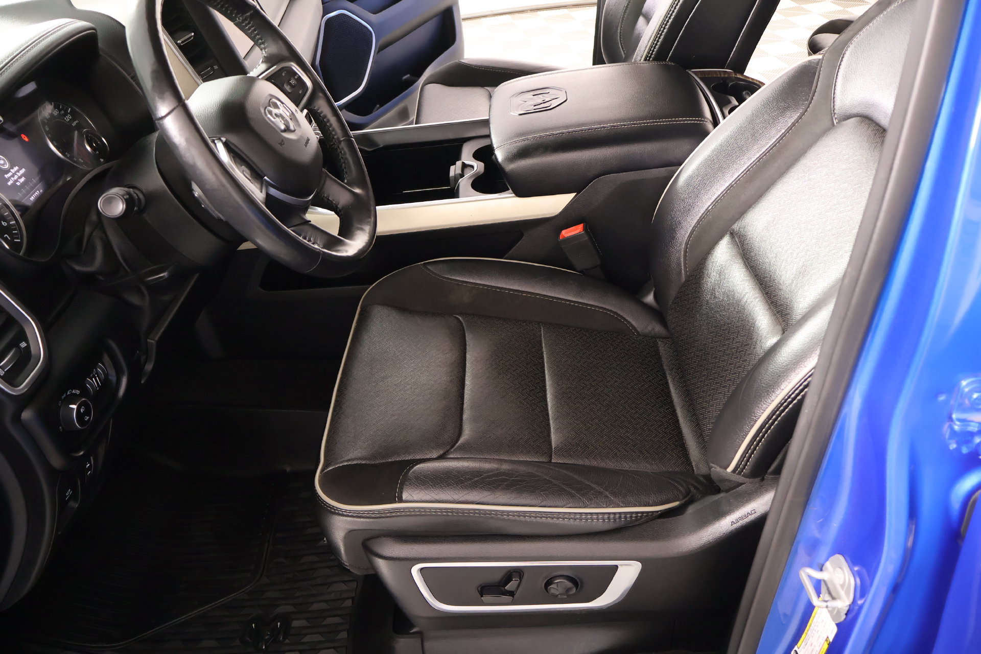 Used 2020 RAM 1500 Laramie AWD/4WD image 11