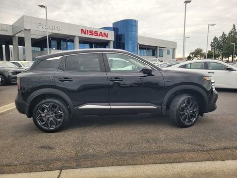 New 2026 Nissan Kicks SR image 4