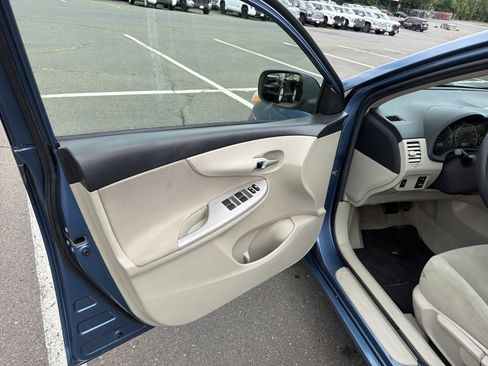 Used 2013 Toyota Corolla LE FWD image 13
