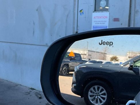 Used 2025 Jeep Compass Limited image 20