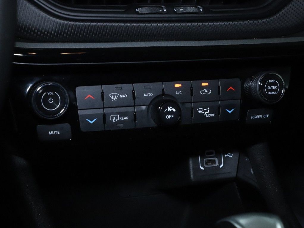 Used 2025 Jeep Compass Trailhawk AWD/4WD image 26