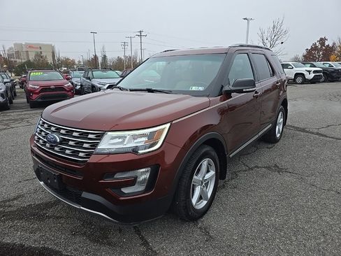 Used 2016 Ford Explorer XLT w/ Equipment Group 201A image 5