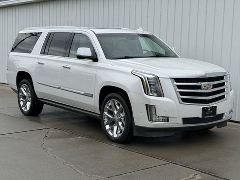 Used 2018 Cadillac Escalade ESV Premium Luxury image 2