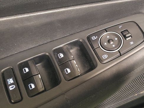 Used 2019 Hyundai Santa Fe SE image 27